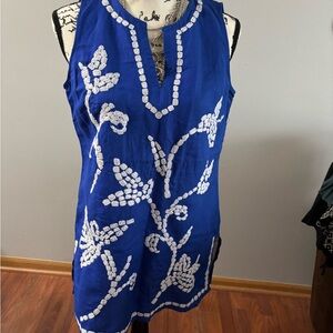 🌸Blue Sleeveless Tunic with White Embroidery 19” Ptp